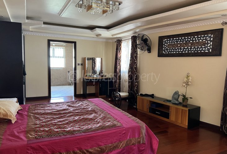 House / Villa - 6 Bedrooms - 966 m²