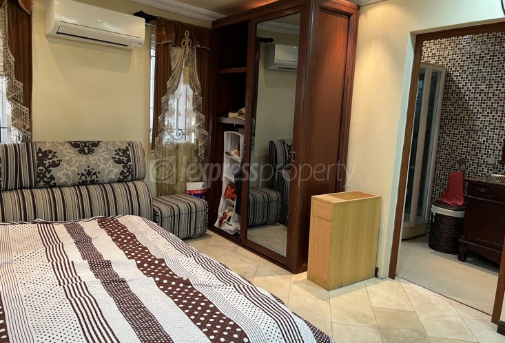 House / Villa - 6 Bedrooms - 966 m²