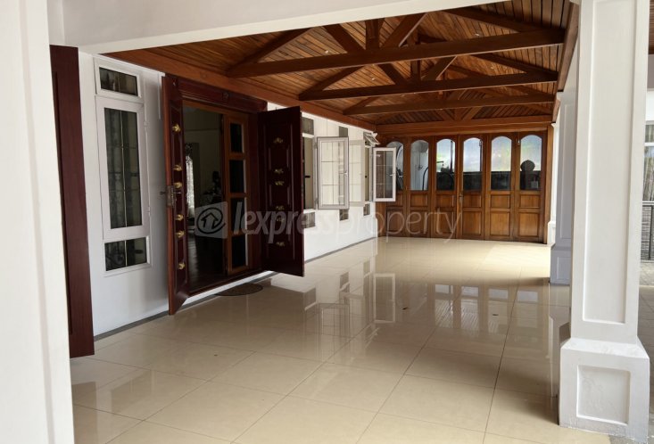 House / Villa - 6 Bedrooms - 966 m²