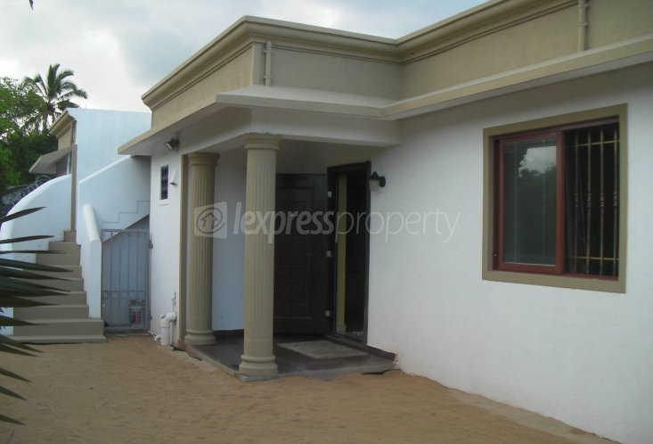 House / Villa - 9 Bedrooms - 495 m²