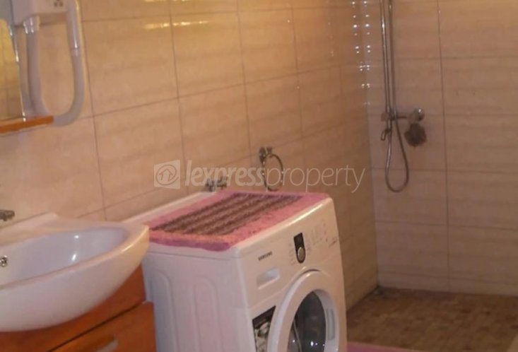 House / Villa - 9 Bedrooms - 495 m²