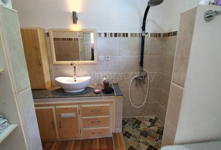 House / Villa - 9 Bedrooms - 495 m²