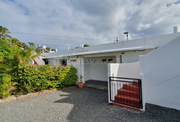 House / Villa - 9 Bedrooms - 495 m²