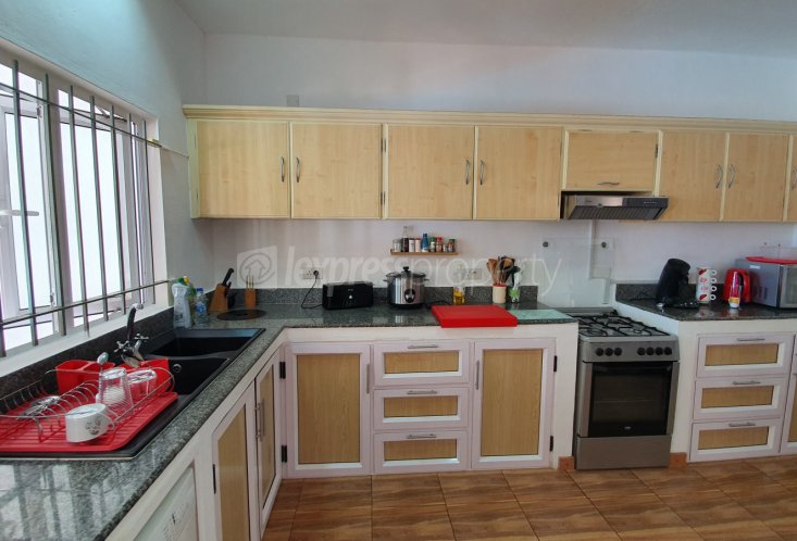 House / Villa - 9 Bedrooms - 495 m²