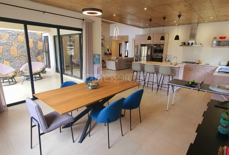 Maison/Villa - 3 chambres - 202 m²