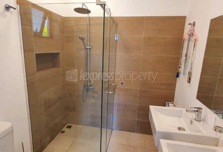 Maison/Villa - 3 chambres - 202 m²