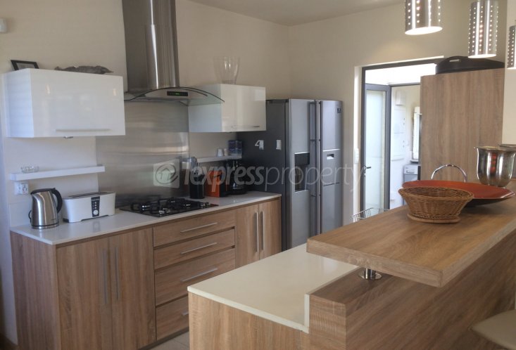 Maison/Villa - 3 chambres - 222 m²