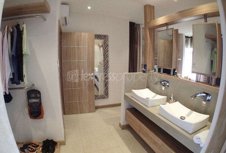 Maison/Villa - 3 chambres - 222 m²