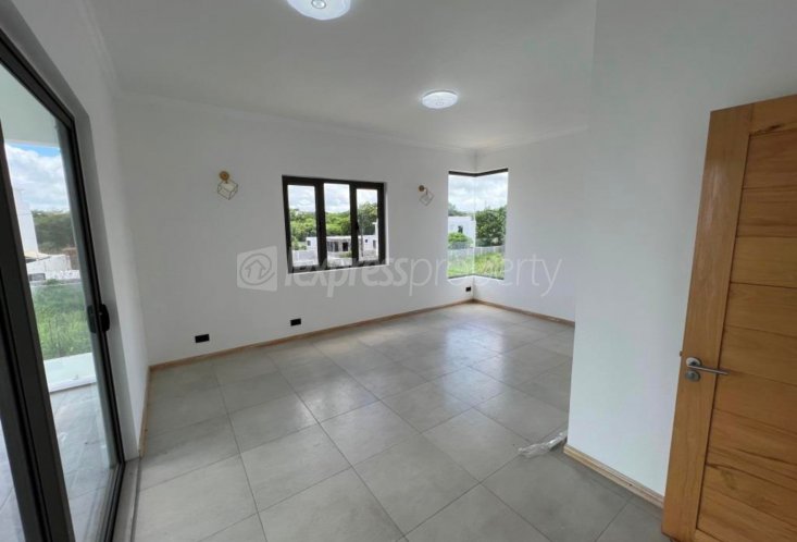 Maison/Villa - 3 chambres - 2400 m²