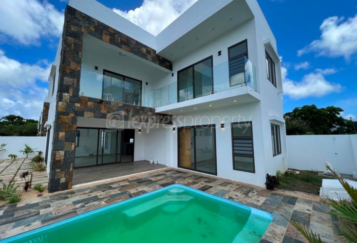 Maison/Villa - 3 chambres - 2400 m²