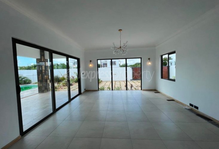 Maison/Villa - 3 chambres - 2400 m²
