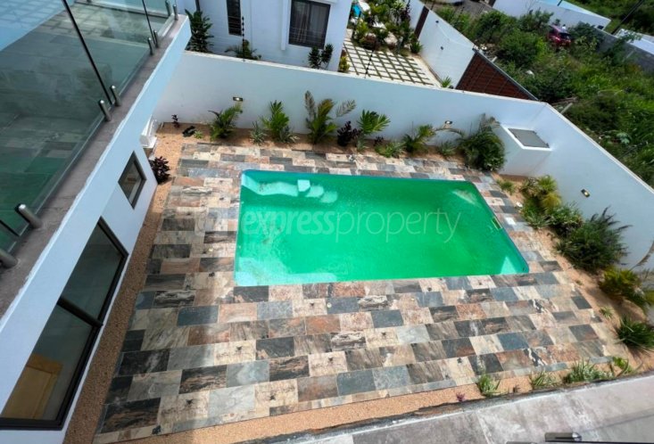 Maison/Villa - 3 chambres - 2400 m²