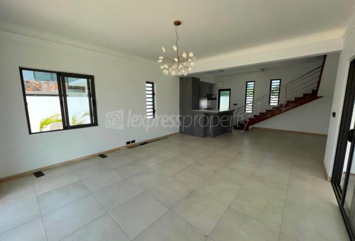 Maison/Villa - 3 chambres - 2400 m²