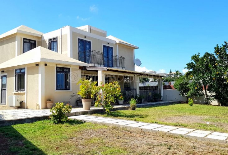 Maison/Villa - 3 chambres - 260 m²