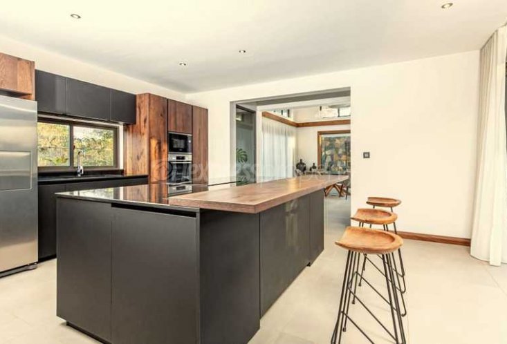 Maison/Villa - 3 chambres - 282 m²