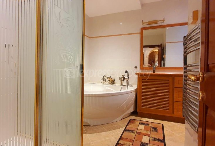 Maison/Villa - 3 chambres - 475 m²