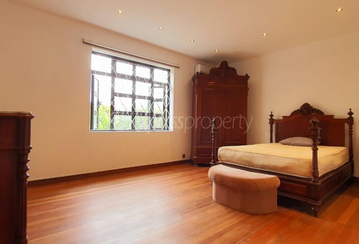 Maison/Villa - 3 chambres - 475 m²