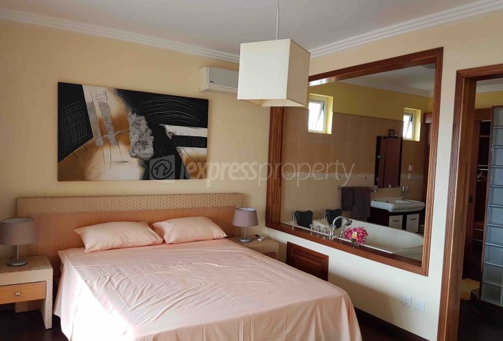 Maison/Villa - 4 chambres - 1718 p²