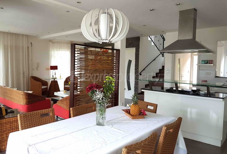 Maison/Villa - 4 chambres - 1718 p²