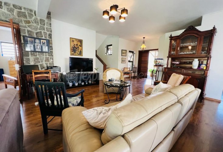 Maison/Villa - 4 chambres - 249 m²