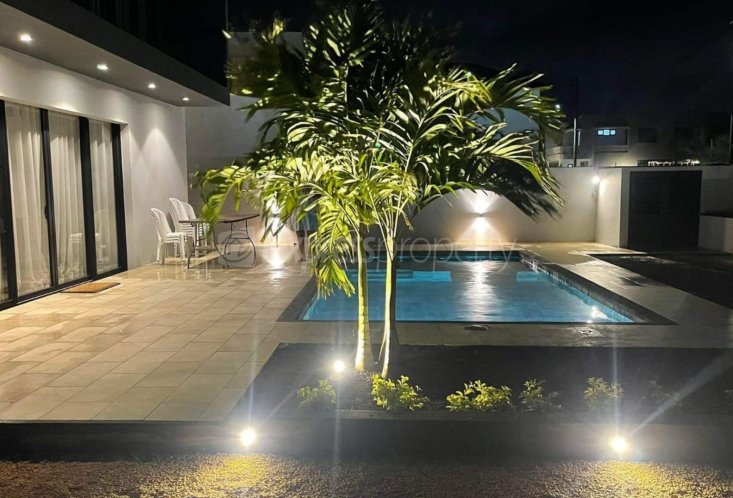 Maison/Villa - 4 chambres - 297 m²