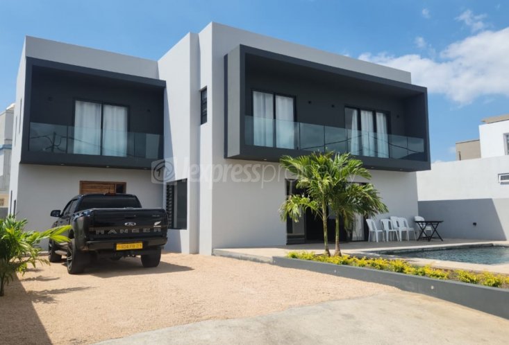 Maison/Villa - 4 chambres - 297 m²