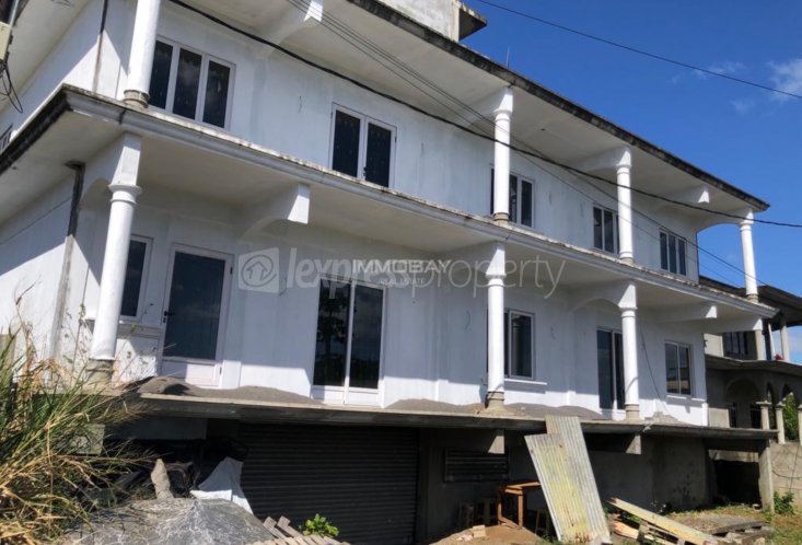 Maison/Villa - 4 chambres - 3000 p²