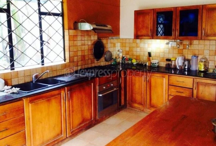 Maison/Villa - 4 chambres - 325 m²