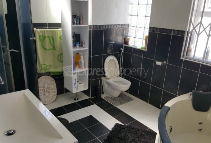 Maison/Villa - 4 chambres - 465 m²