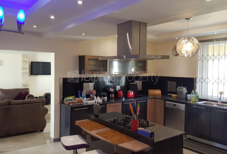Maison/Villa - 4 chambres - 465 m²