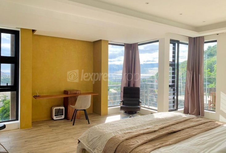 Maison/Villa - 4 chambres - 700 m²