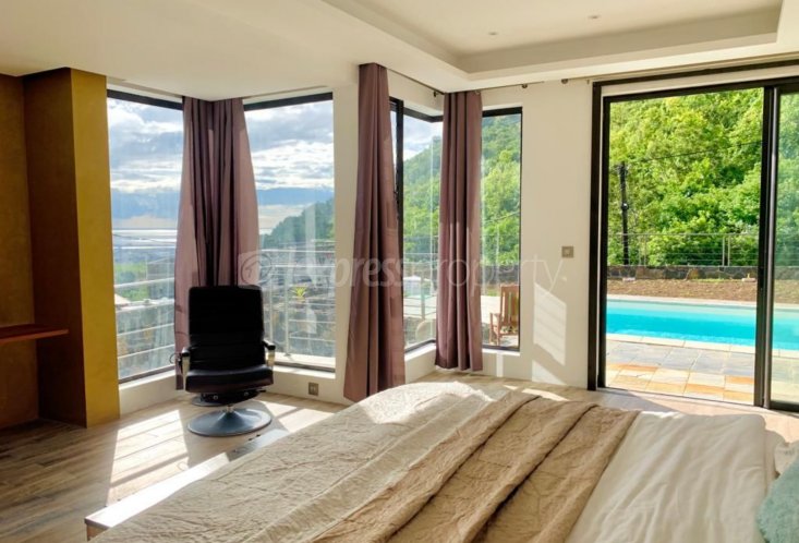 Maison/Villa - 4 chambres - 700 m²