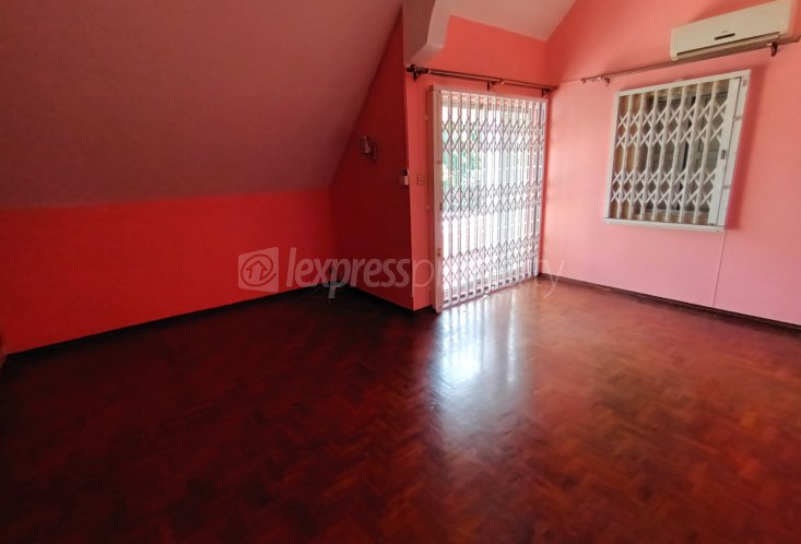 Maison/Villa - 5 chambres - 320 m²