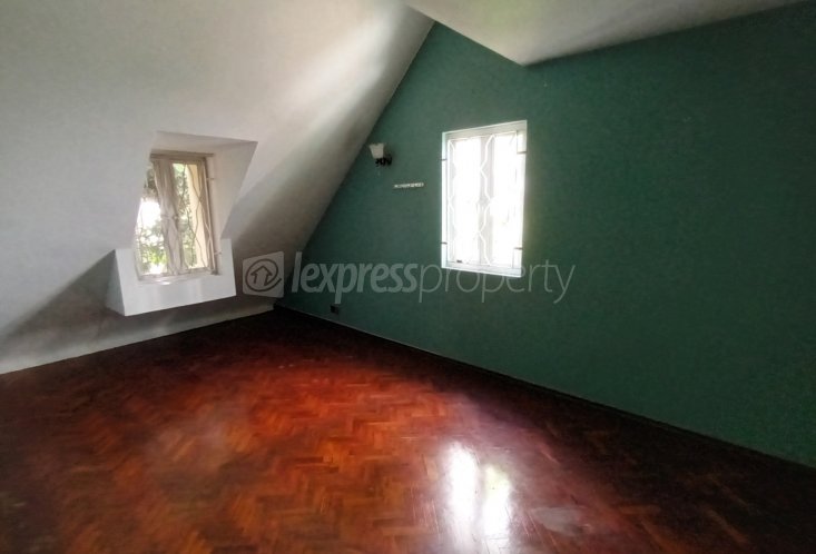 Maison/Villa - 5 chambres - 320 m²