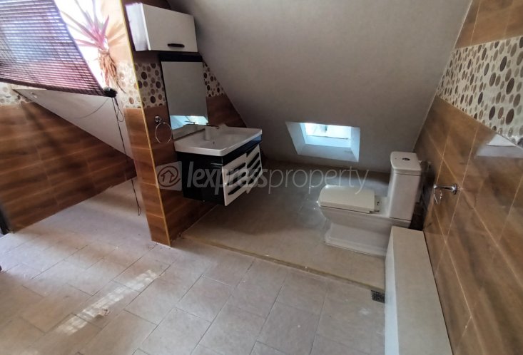 Maison/Villa - 5 chambres - 320 m²