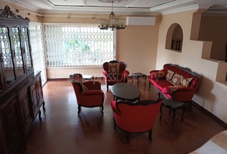 Maison/Villa - 5 chambres - 320 m²