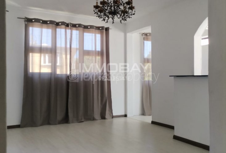 Maison/Villa - 5 chambres - 4000 p²