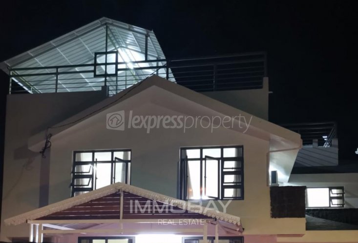 Maison/Villa - 5 chambres - 4000 p²