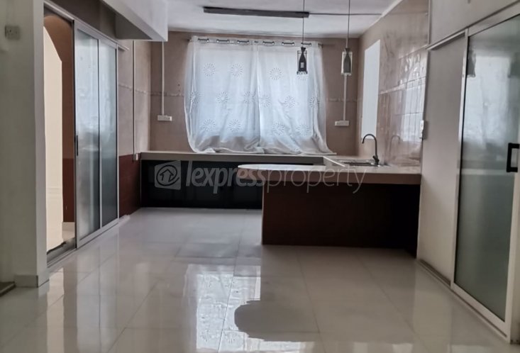 Maison/Villa - 5 chambres - 4000 p²