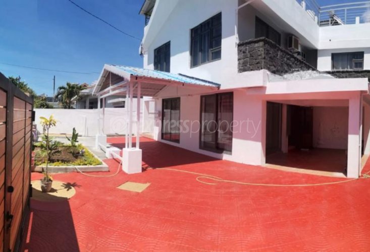 Maison/Villa - 5 chambres - 4000 p²