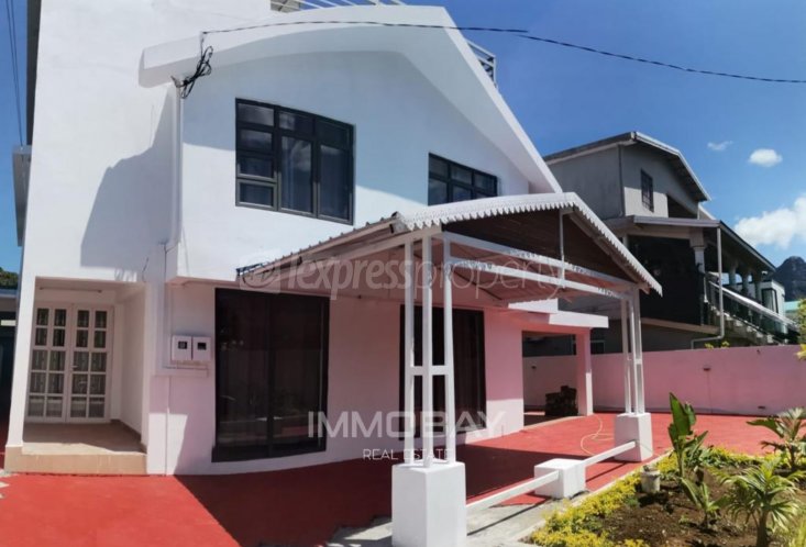 Maison/Villa - 5 chambres - 4000 p²