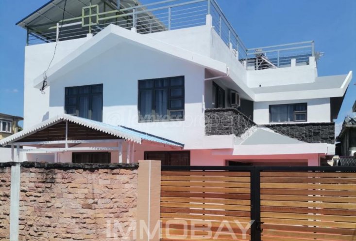 Maison/Villa - 5 chambres - 4000 p²