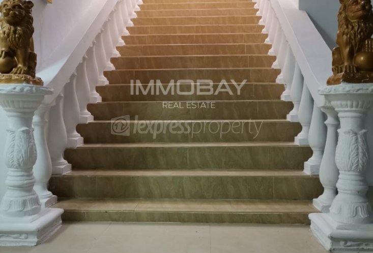 Maison/Villa - 5 chambres - 4000 p²
