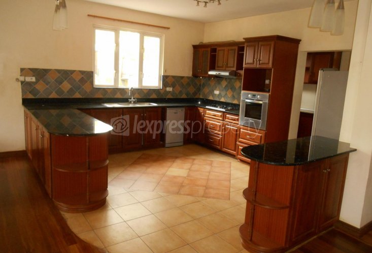 Maison/Villa - 5 chambres - 400 m²