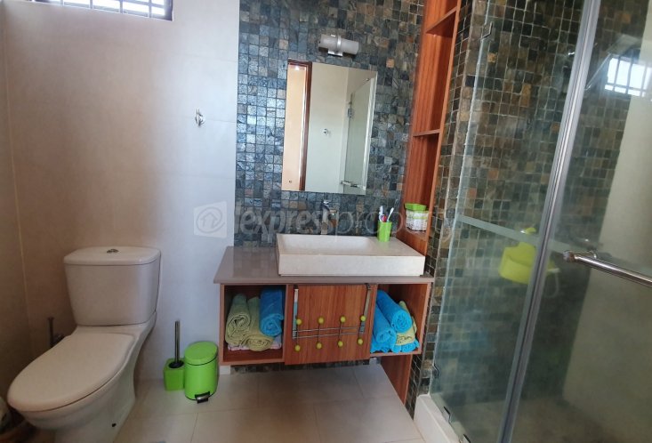 Maison/Villa - 5 chambres - 400 m²