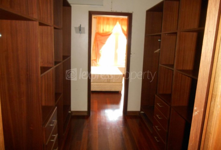 Maison/Villa - 5 chambres - 400 m²