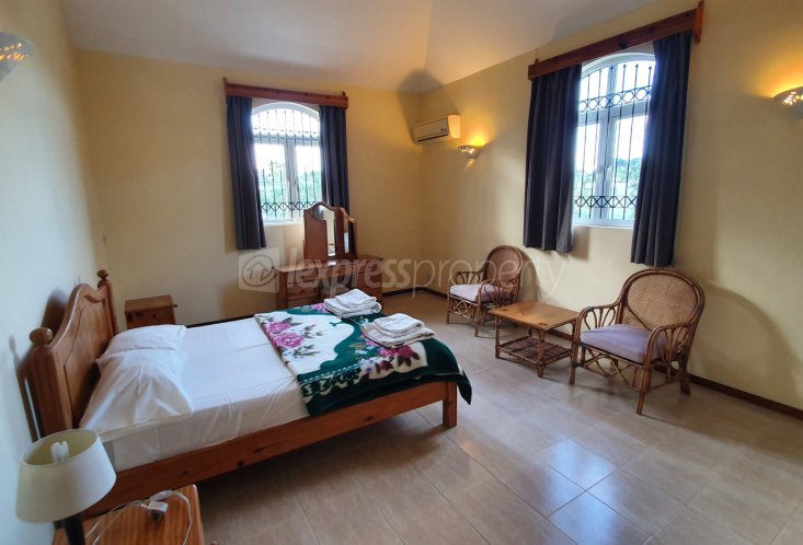Maison/Villa - 5 chambres - 412 m²