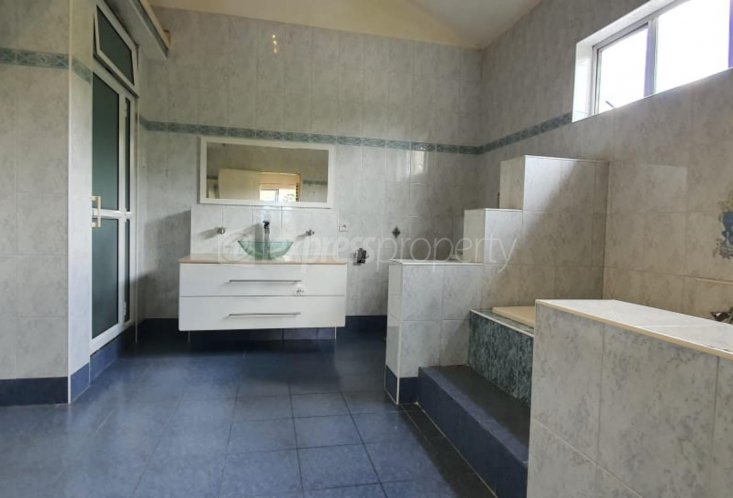 Maison/Villa - 5 chambres - 696 m²