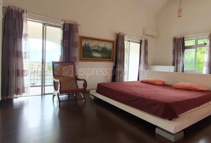 Maison/Villa - 5 chambres - 696 m²