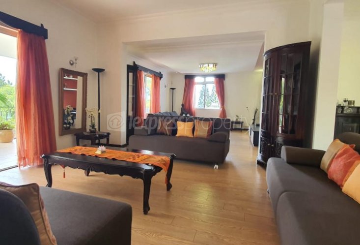 Maison/Villa - 5 chambres - 696 m²